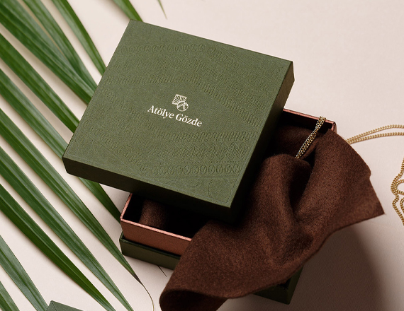 Luxury Apparel Boxes